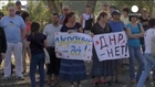 Mariupol residents form human chain amid rebel threat